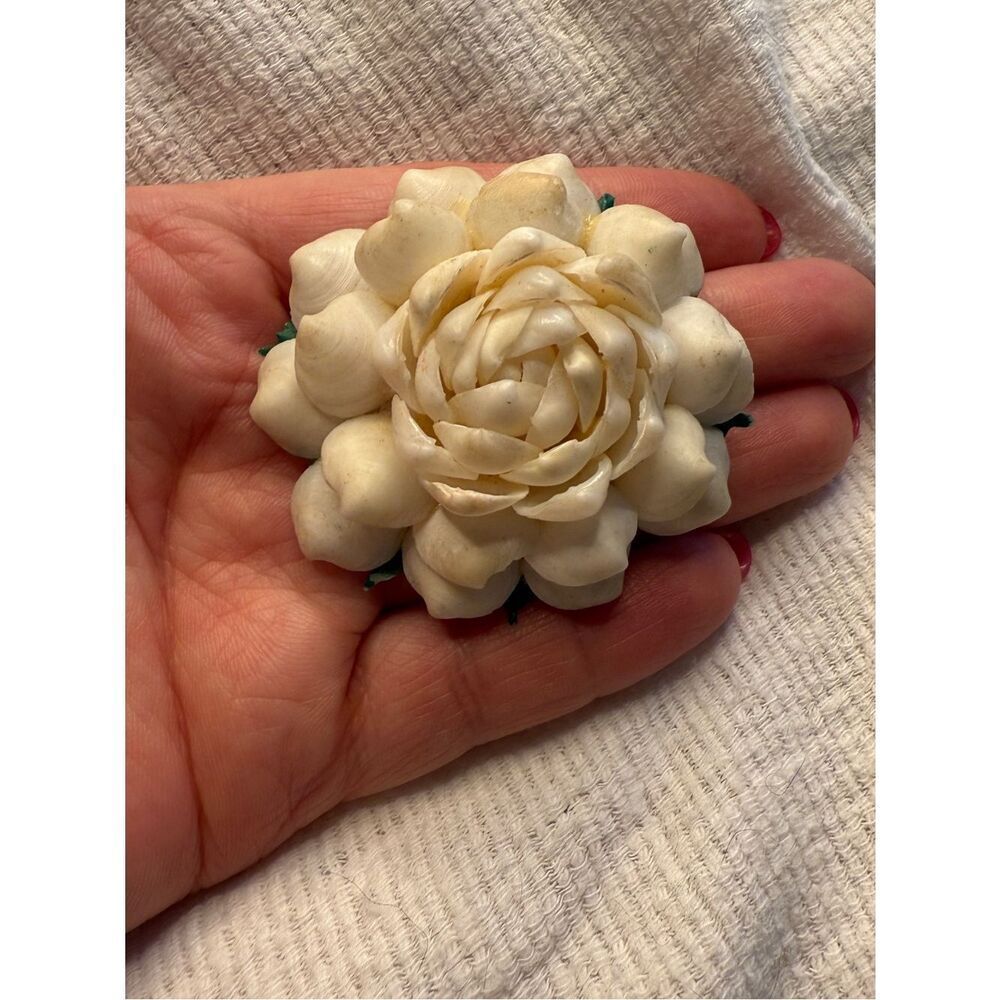 Vintage 1950s Shell Tiki Romantic Brooch